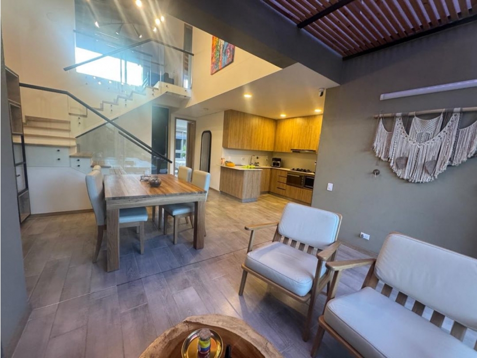 Casa 128m² doble altura + patio privado 40m² | La Ceja, Antioquia — foto 2