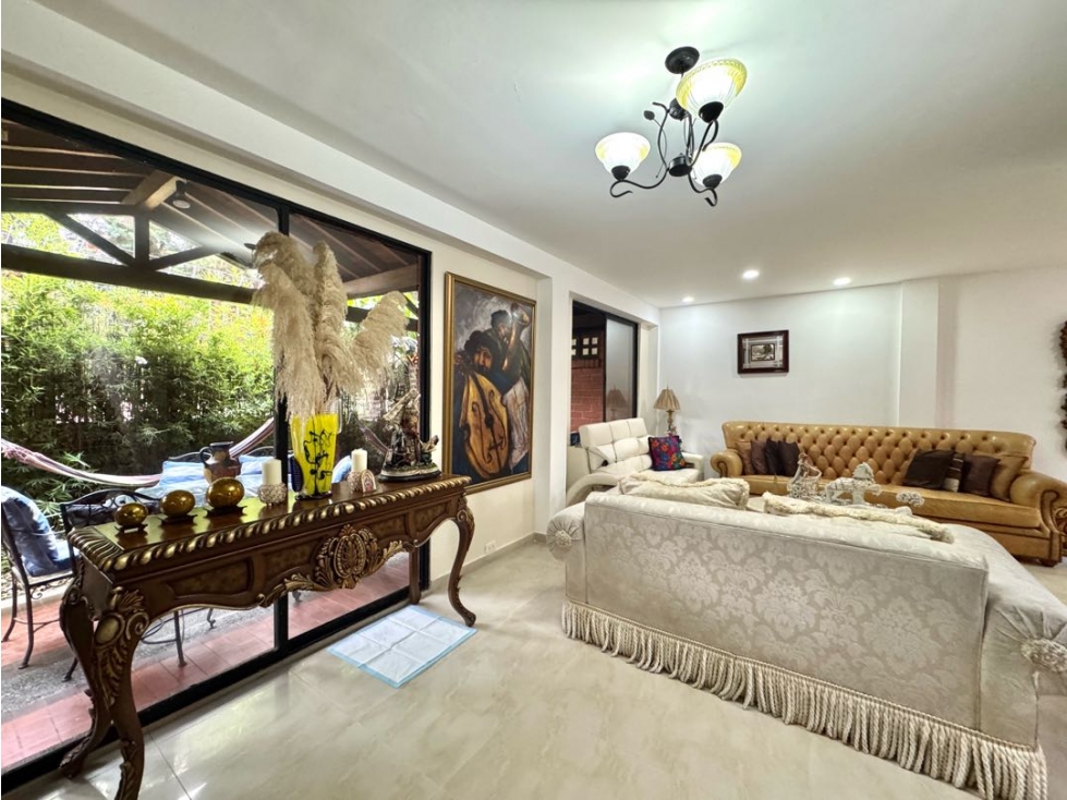 Venta casa en unidad con piscina. El Poblado, El Tesoro. — foto 2