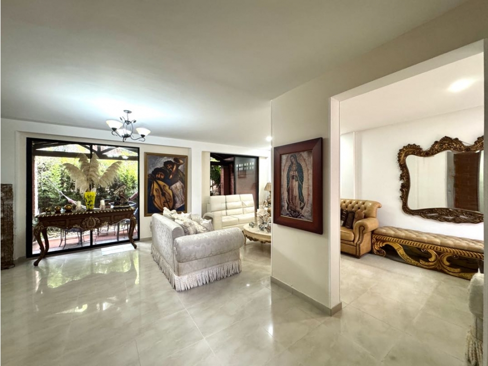Venta casa en unidad con piscina. El Poblado, El Tesoro. — foto 3