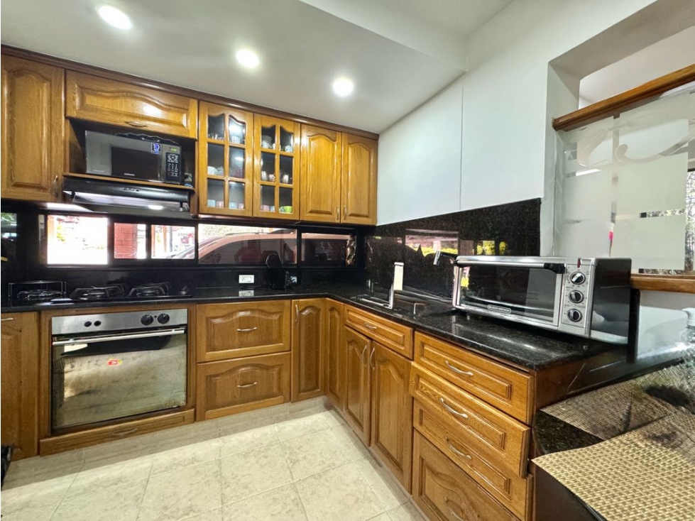 Venta casa en unidad con piscina. El Poblado, El Tesoro. — foto 6