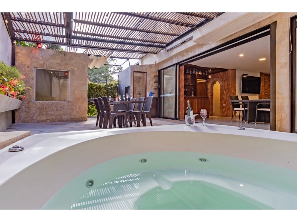 Venta casa con terraza y jacuzzi. El Poblado, Cola del Zorro. Unidad. — foto 3