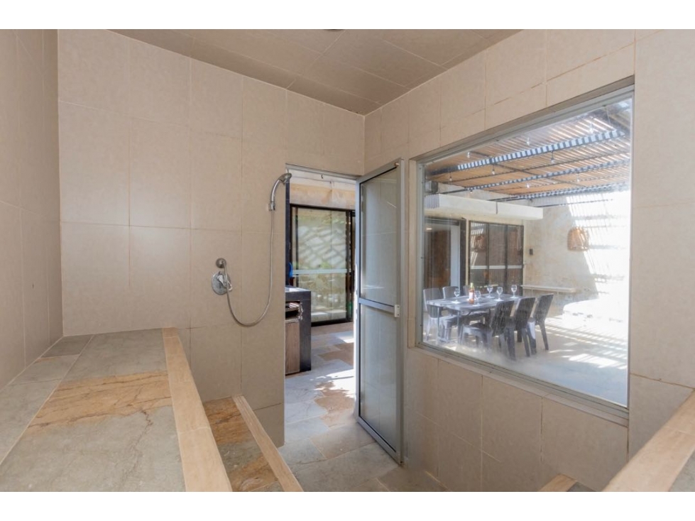 Venta casa con terraza y jacuzzi. El Poblado, Cola del Zorro. Unidad. — foto 4