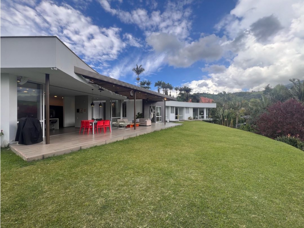 Casa 3 alcobas amoblada Conjunto Cerrado La Alhambra Manizales