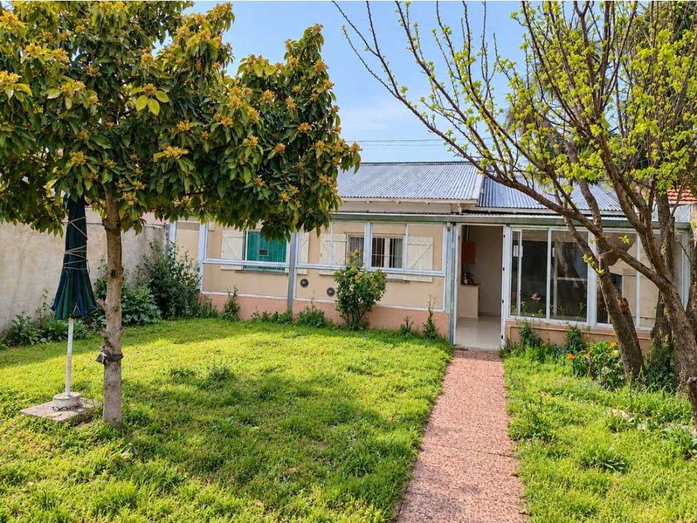VENTA CASA TRES AMBIENTES CON GRAN PARQUE - 3