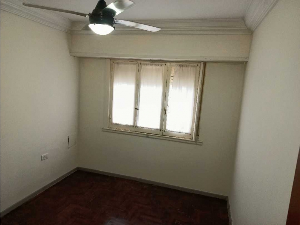 VENTA CASA TRES AMBIENTES CON GRAN PARQUE - 6