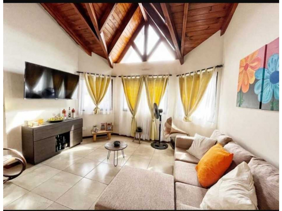 Casa 3 dormitorios, pileta, en barrio el Dorado, Villa Carlos Paz - 2