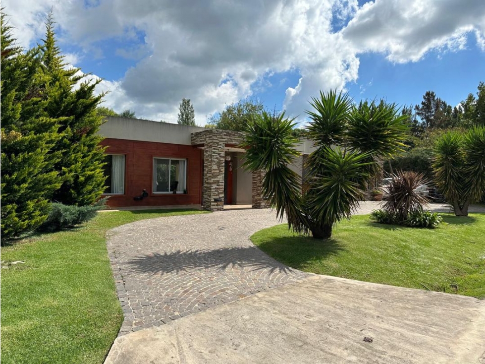 Casa 3 dormitorios en La Codorniz con piscina y cochera doble