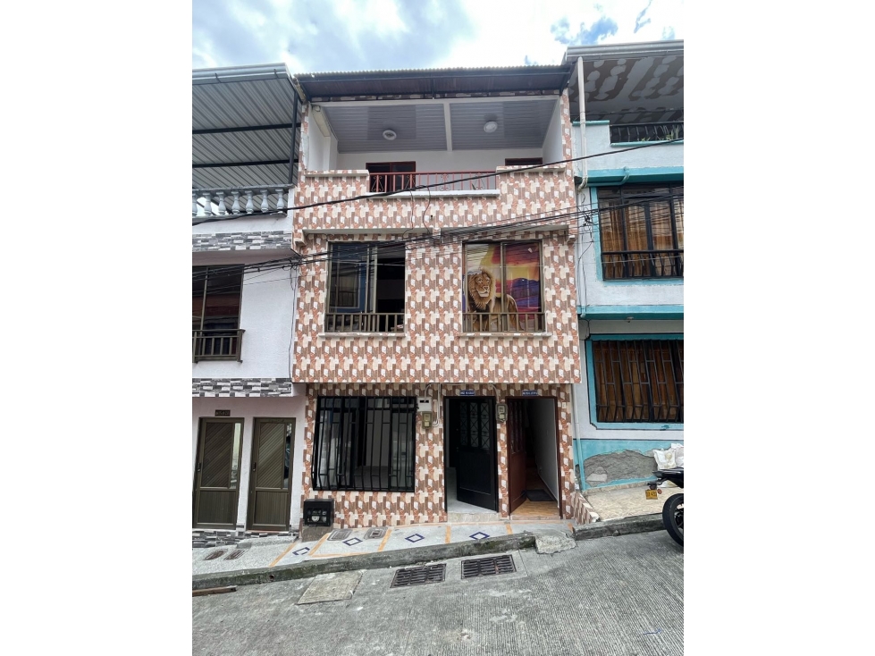 Casa 3 pisos samaria 1 pereira