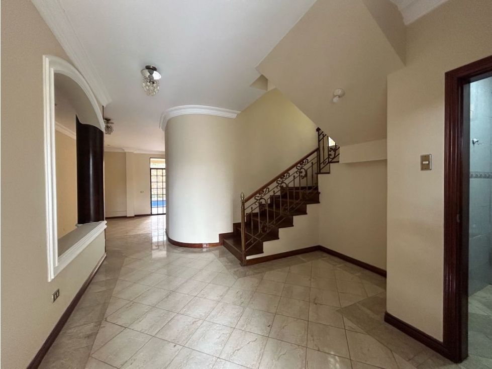 Casa 3 plantas en venta - Colinas de los Ceibos - 1