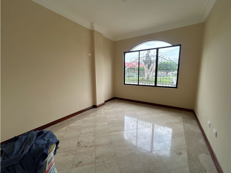 Casa 3 plantas en venta - Colinas de los Ceibos - 3