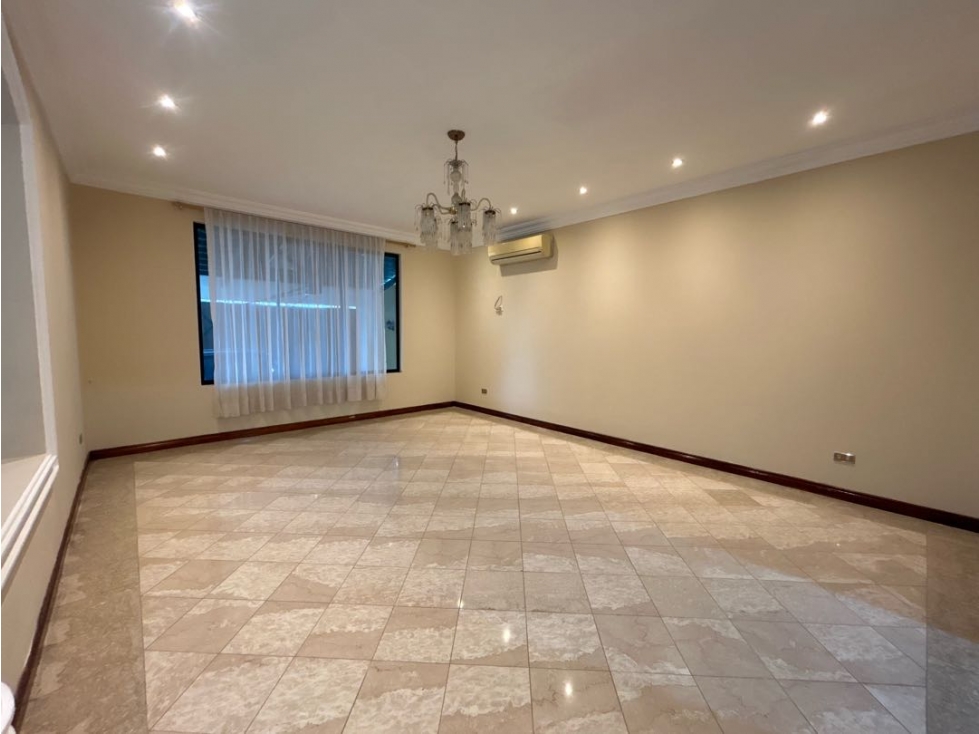 Casa 3 plantas en venta - Colinas de los Ceibos - 5