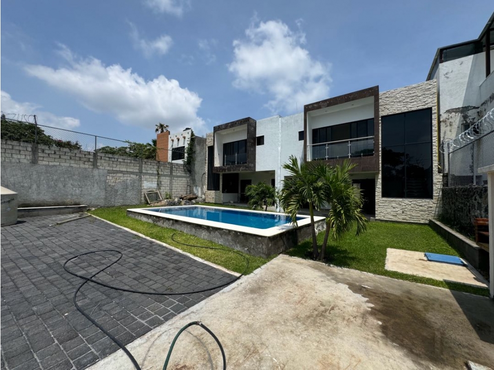 CASA 3 RECAMARAS CON ALBERCA PEDREGAL DE LAS FUENTES