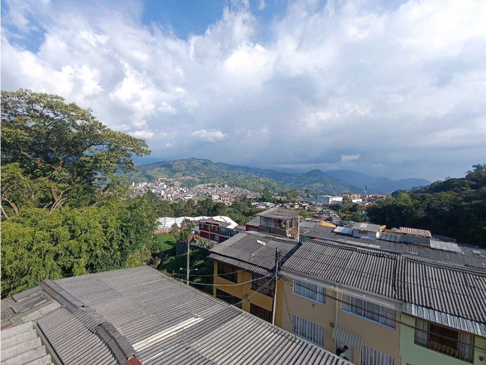 Casa 5 alcobas Los Nogales Manizales