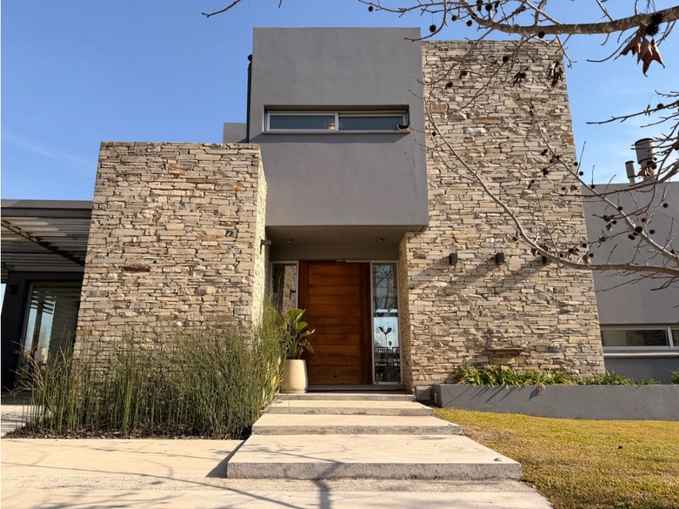 Moderna y funcional casa en La Concepción: Apto Crédito - 1