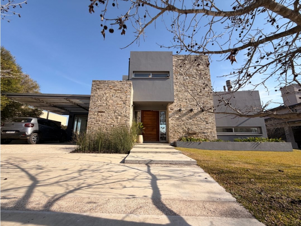 Moderna y funcional casa en La Concepción: Apto Crédito - 2