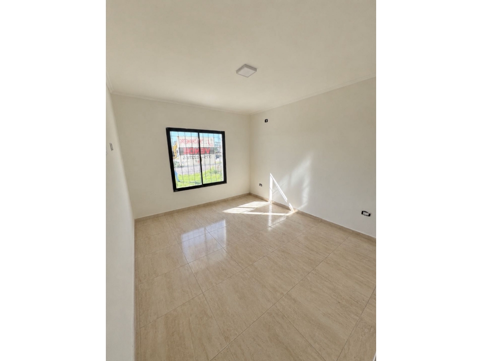 CASA A ESTRENAR EN B° CATALINAS FRENTE A LA PLAZA - 4