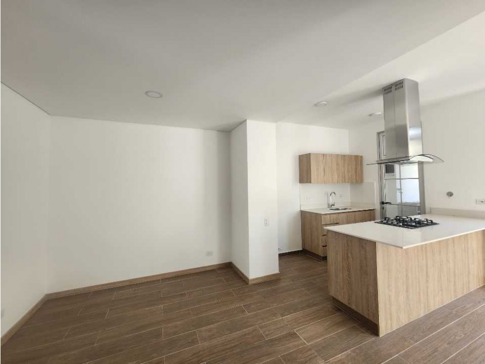 Casa a la venta con cesión de derechos Urb cerrada jardín interior - 2