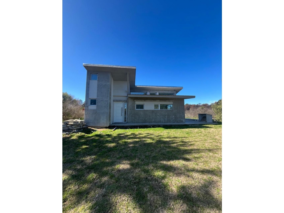Casa a terminar en venta, barrio el marquesado.