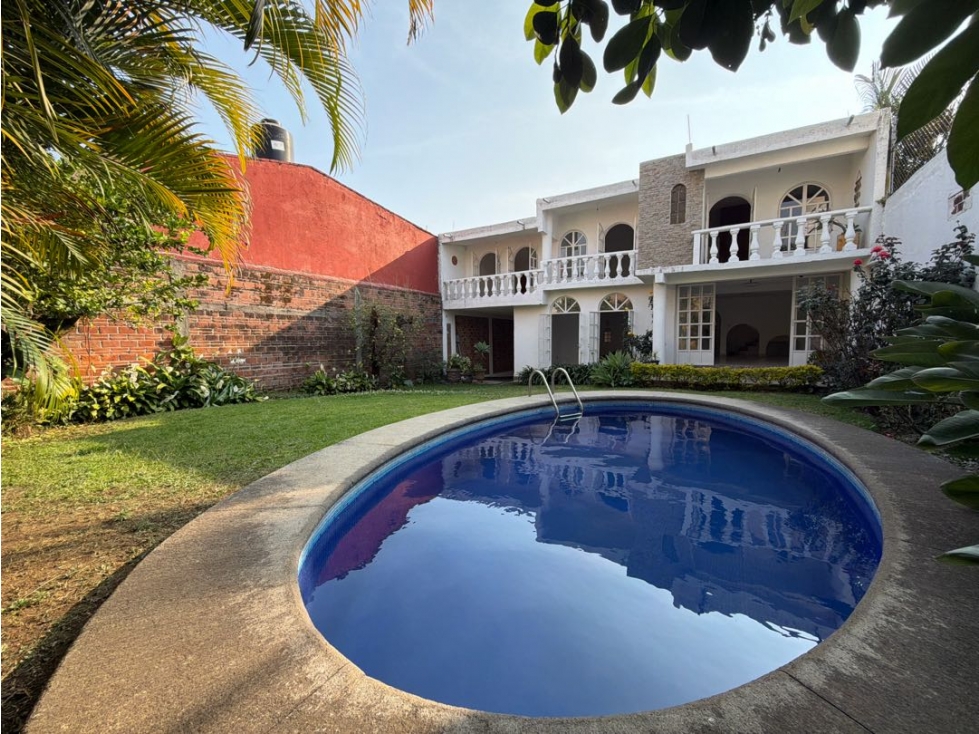 Casa al norte de Cuernavaca con alberca y jardín privados en venta — foto 2