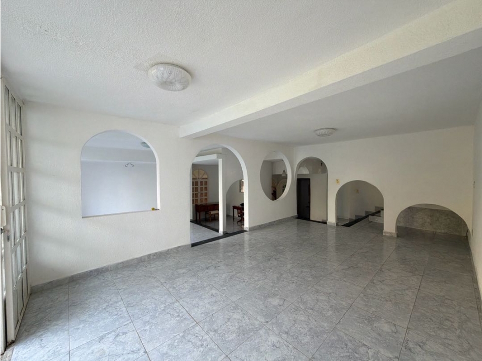 Casa al norte de Cuernavaca con alberca y jardín privados en venta — foto 4