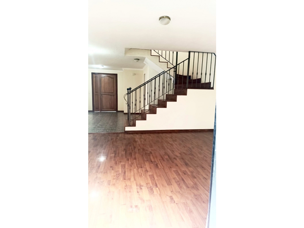 Casa ALQUILER 4 dormitorios CUMBAYÁ x colegio menor — foto 3