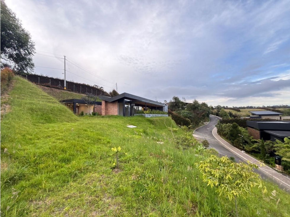 Venta casa campestre moderna en unidad cerrada Alto de Palmas — foto 2