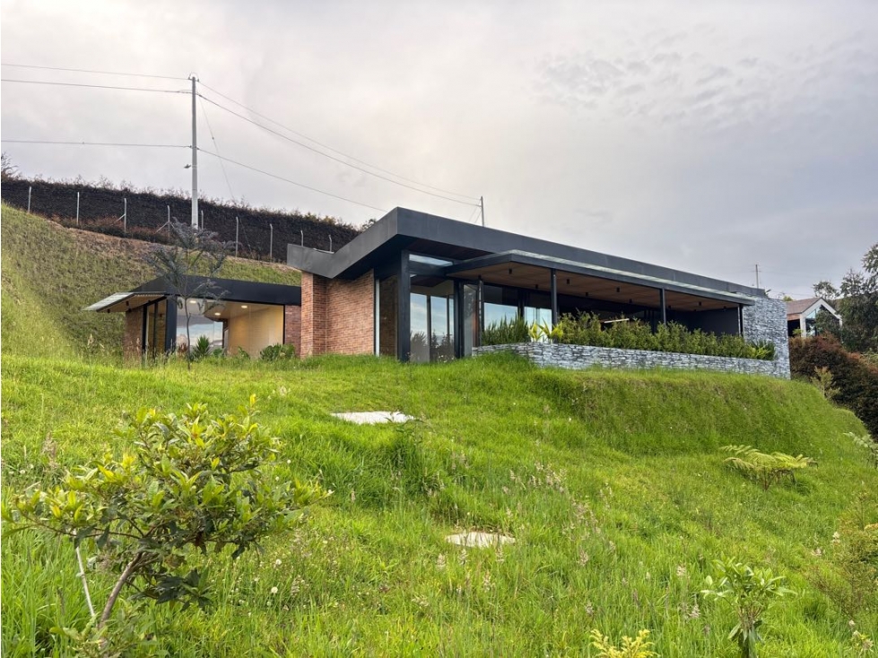 Venta casa campestre moderna en unidad cerrada Alto de Palmas