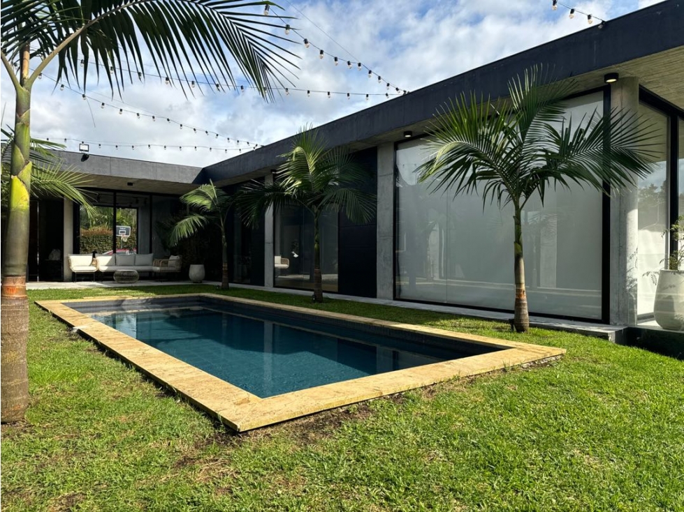 CASA ALTO PALMAS CON PISCINA Y VISTA A BOSQUE NATIVO