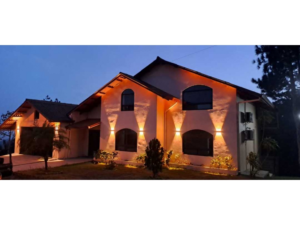 CASA ALTOS DE CERRO AZUL CON VISTA PANORAMICA PANAMÁ