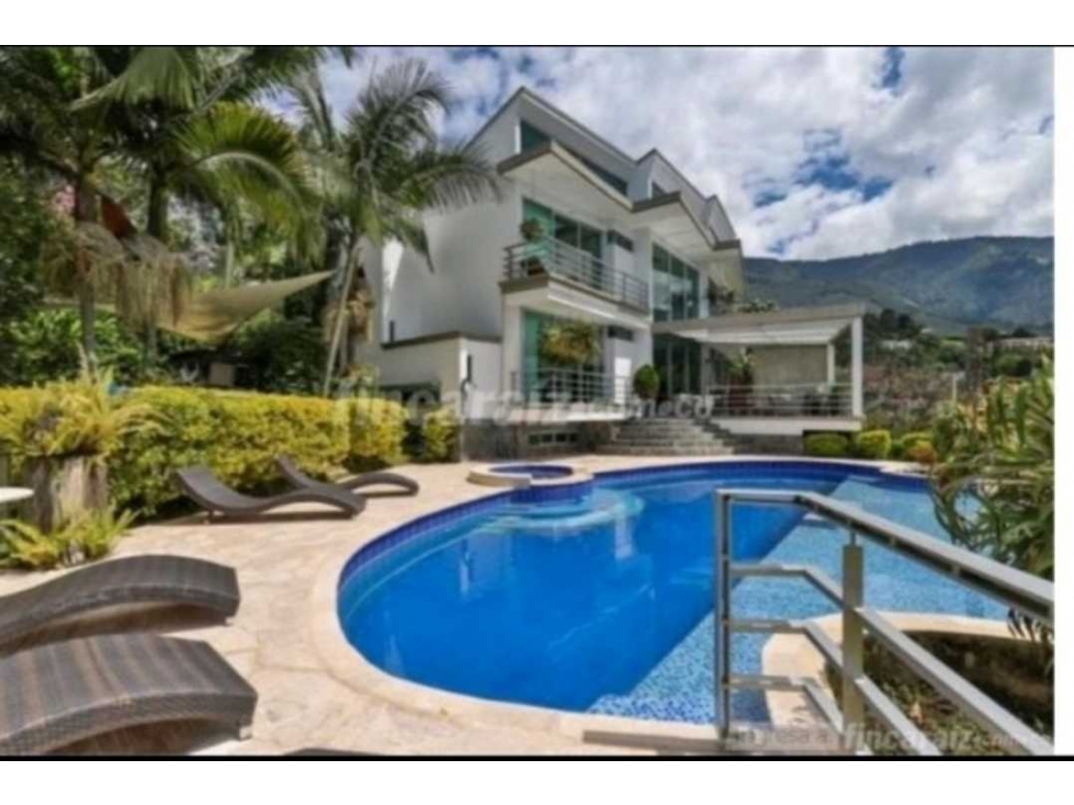 CASA ALTOS DEL POBLADO CON PISCINA Y VISTA 6 mil 500 millones