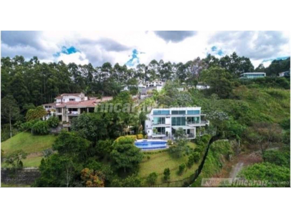 CASA ALTOS DEL POBLADO CON PISCINA Y VISTA 6 mil 500 millones — foto 2