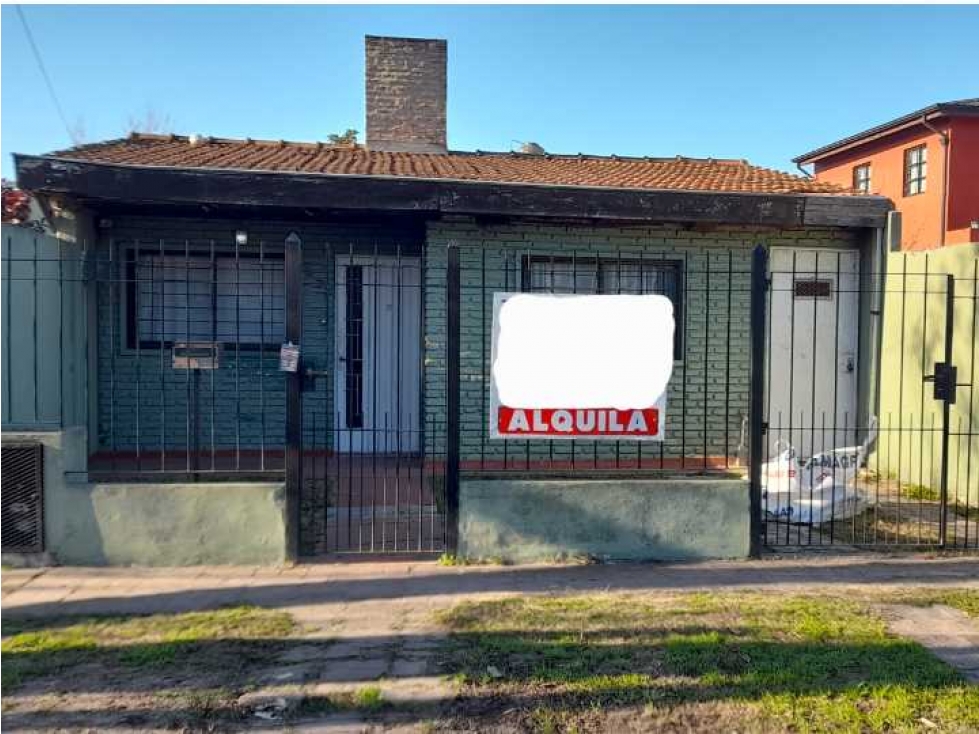 CASA AMERICANA EN PH A FRENTE EN ALQUILER. ITUZAINGO NORTE