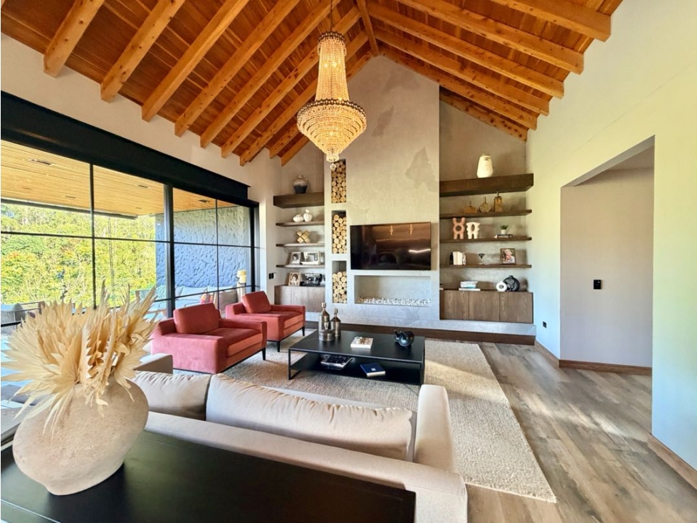 Casa amoblada | 2.036 m² de lote | 370 m² construidos | Llanogrande