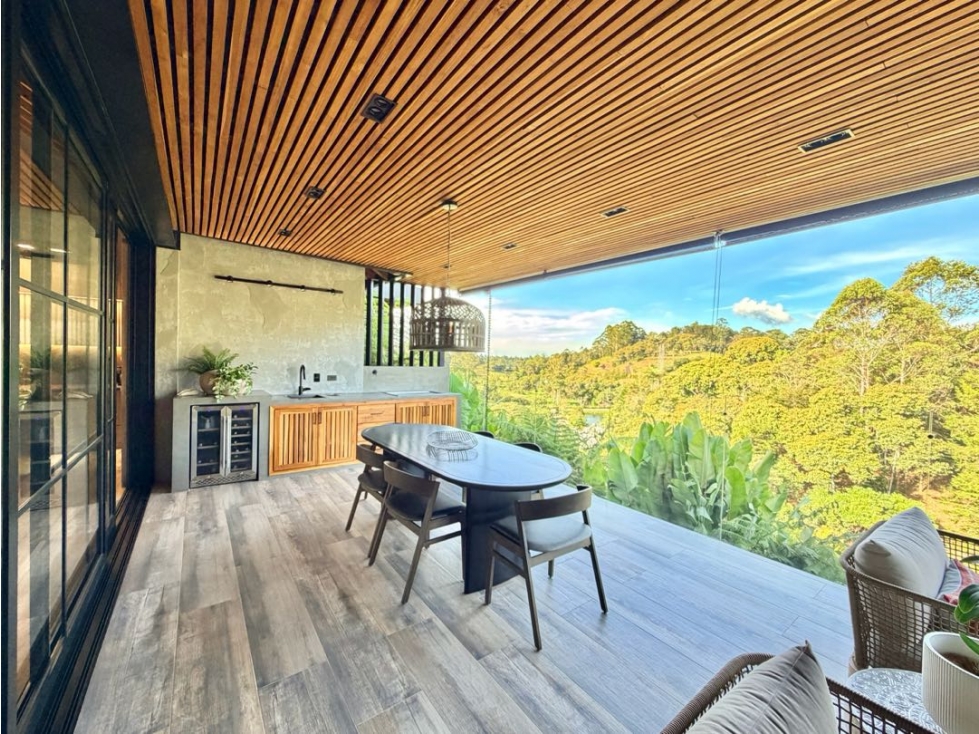 Casa amoblada | 2.036 m² de lote | 370 m² construidos | Llanogrande — foto 2