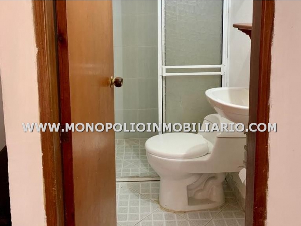 CASA AMOBLADA EN ARRENDAMIENTO - SECTO BARBOSA COD: 22624 - 4