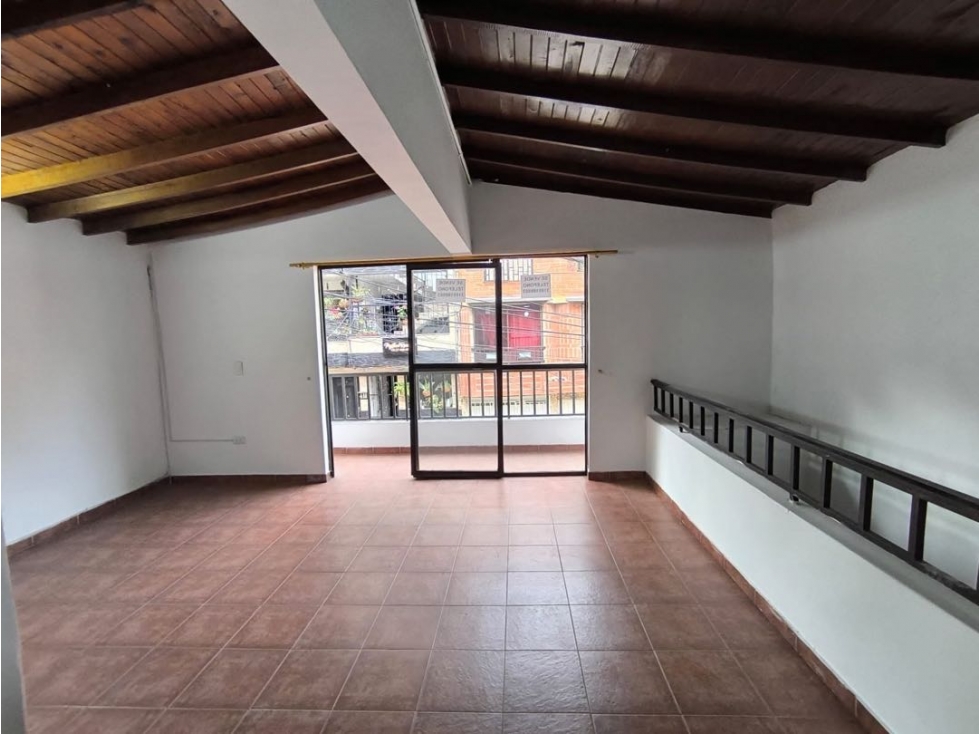 CASA AMPLIA | BARRIO CABAÑAS, BELLO EN VENTA M2256