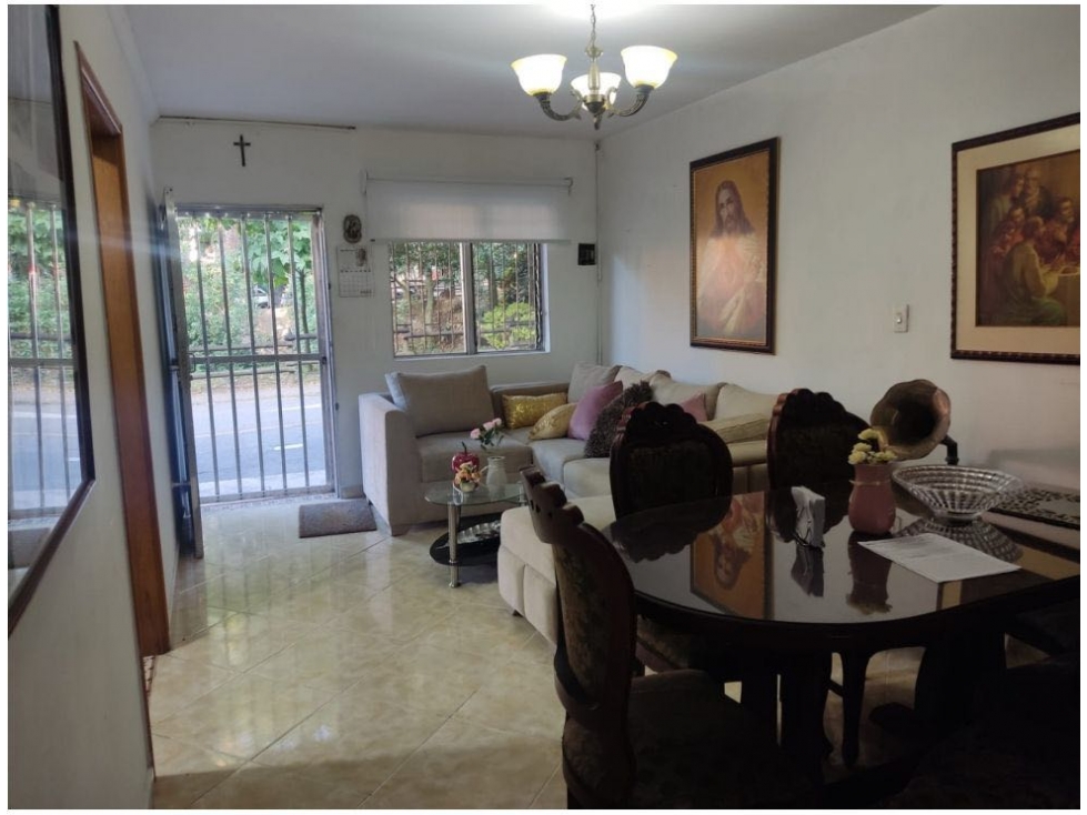 CASA AMPLIA | BARRIO LAS VEGAS, COPACABANA EN VENTA E372