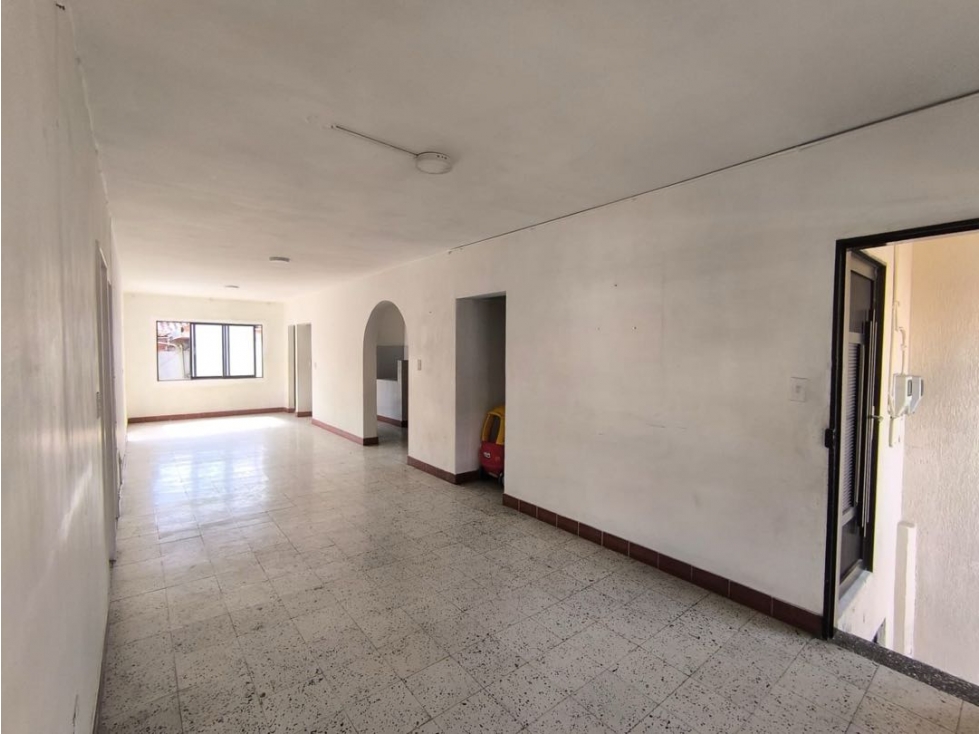 CASA AMPLIA | BARRIO VILLANUEVA, COPACABANA EN VENTA E449