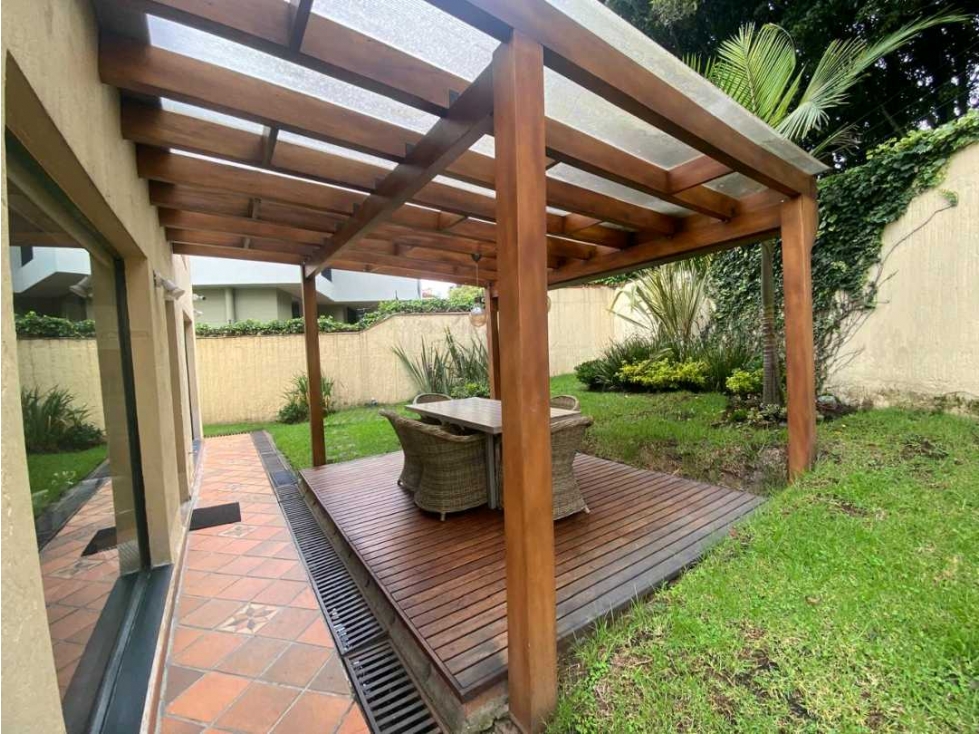 CASA EN VENTA EN CALATRAVA CON JARDIN PRIVADO LOTE DE 250 MTS
