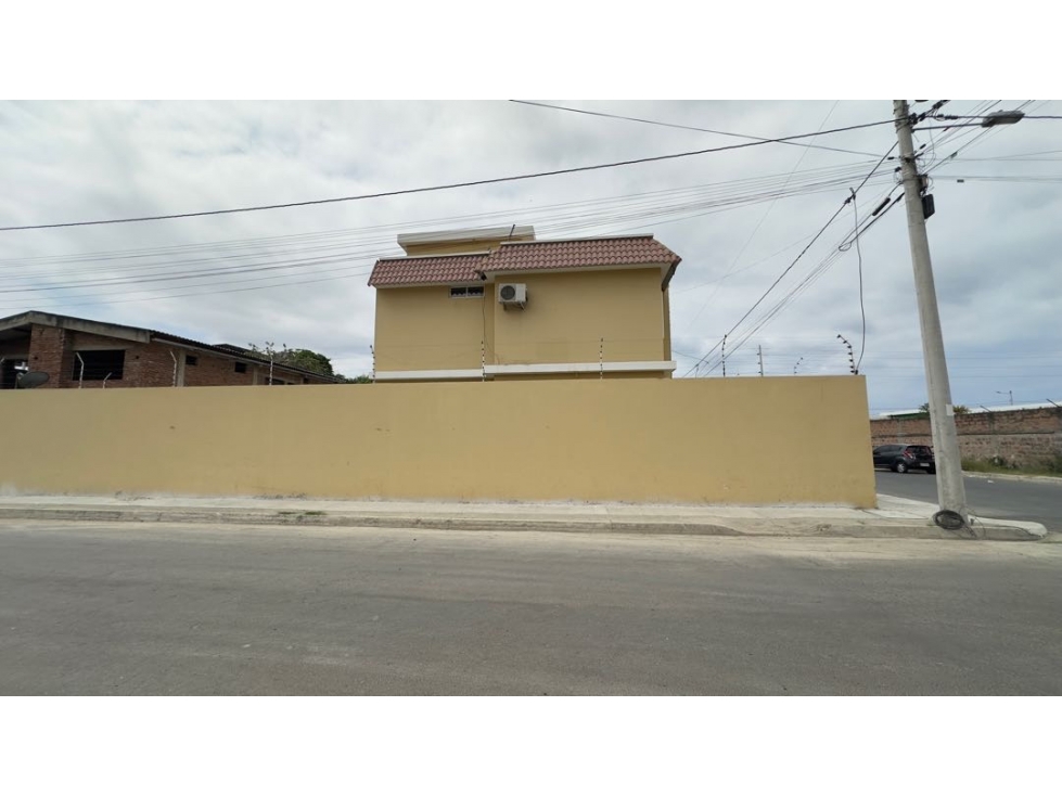 CASA DE 3 PISOS EN VENTA O ALQUILER CERCA AL ESTADIO JOCAY EN MANTA — foto 3