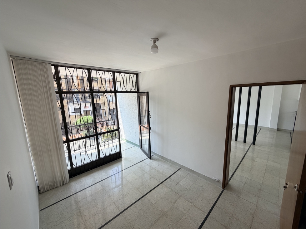 VENDO CASA AMPLIA EN P.H. 2° Y 3° PISO, LOCAL O GARAJE EN 1°/ ESTADIO — foto 4