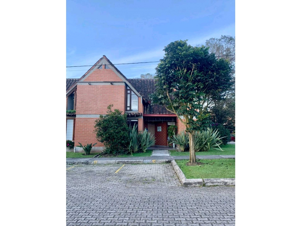 Casa amplia y cálida en El Retiro, unidad cerrada. — foto 2