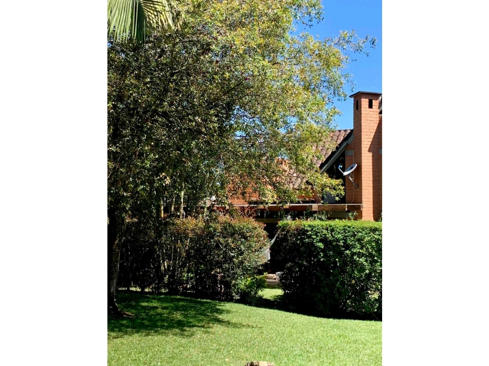 Casa amplia y cálida en El Retiro, unidad cerrada.
