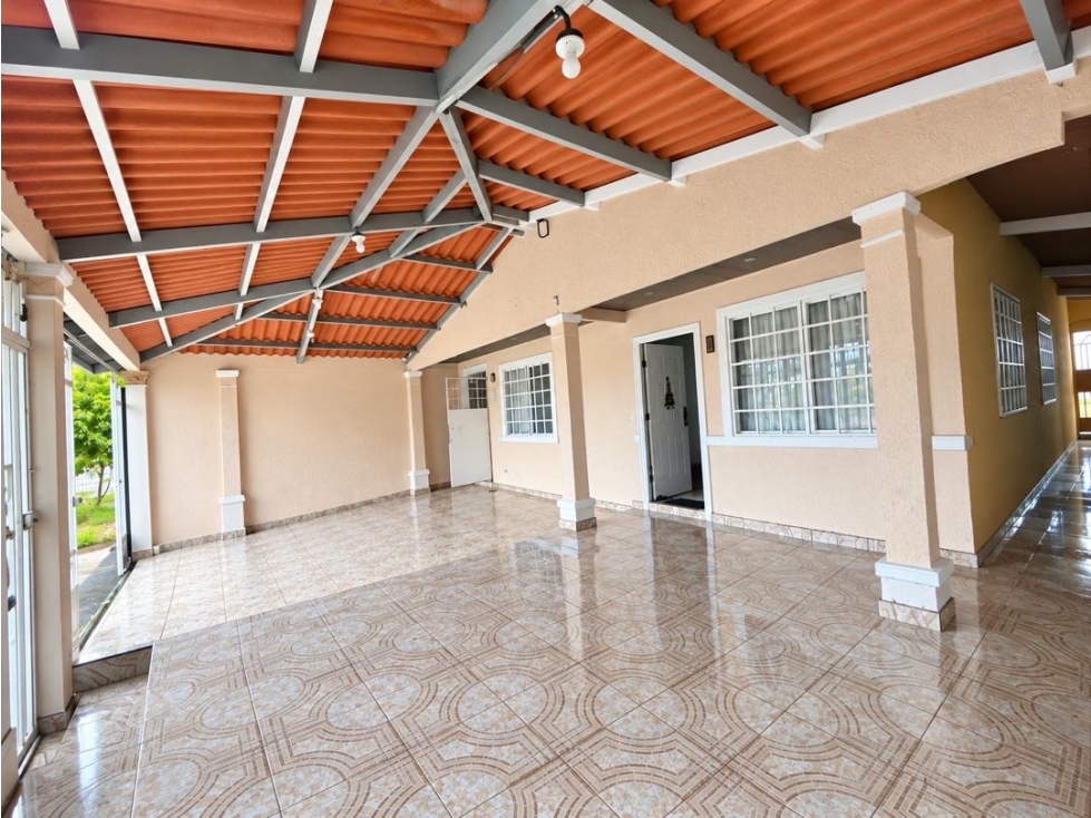 CASA AMUEBLADA CON PATIO DE 50 M² $700 (24 DE DIC)