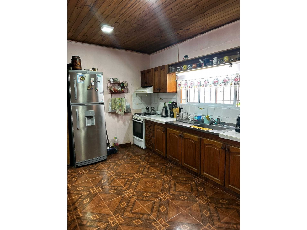 Casa Amplia con Jardín en Venta- Calle 194 entre 52 y 53. - 6