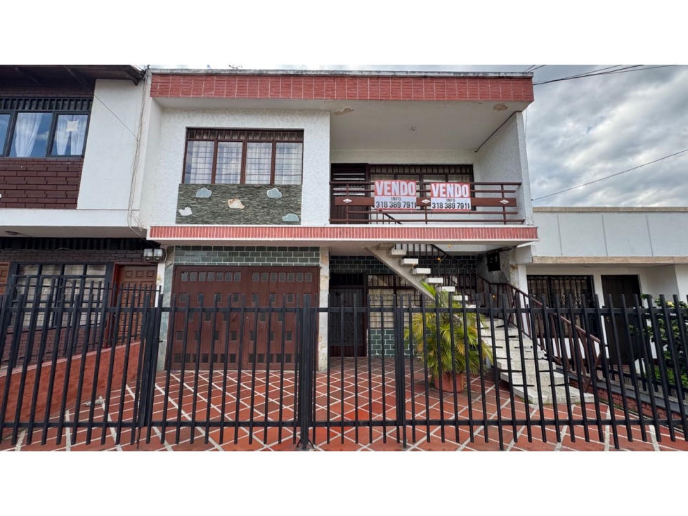 Casa bifamiliar de tres pisos con terraza en venta - El Recreo Palmira