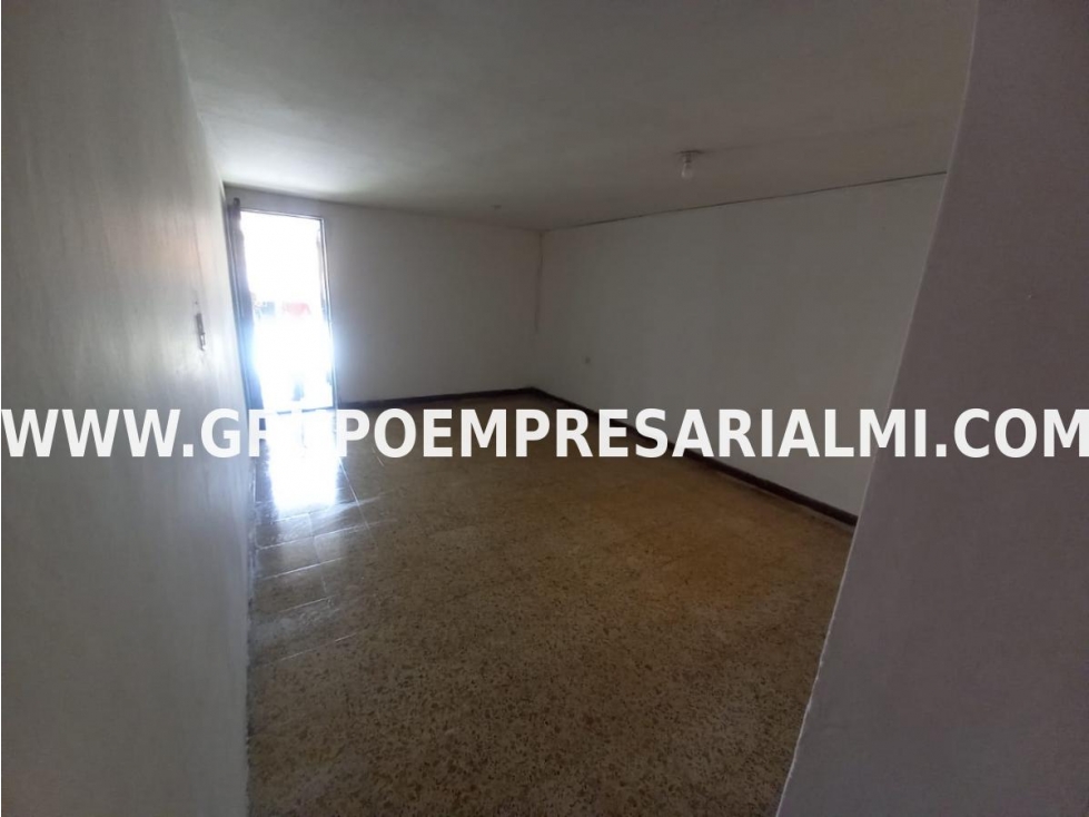 CASA BIFAMILIAR EN ARRIENDO - SECTOR EL DIAMANTE, ROBLEDO COD: 28689