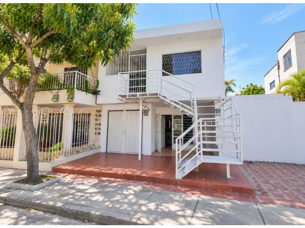 Casa Bifamiliar en Venta en San José con Renta Inmediata