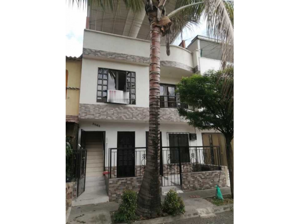 CASA BIFAMILIAR EN VENTA EN VILLA CLAUDIA, PALMIRA