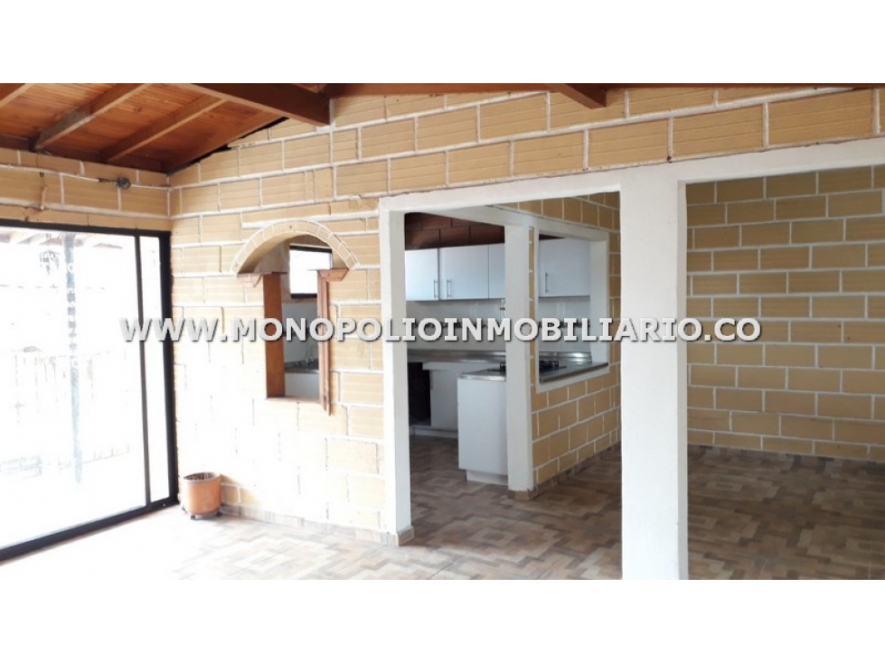 CASA BIFAMILIAR EN VENTA - SECTOR LA POLA, ROBLEDO COD: 22243